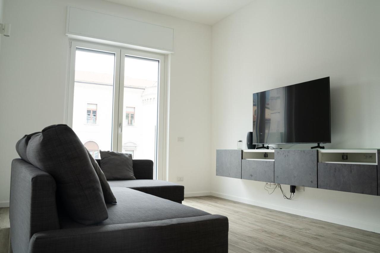 Apartamento Piazza XX Settembre - Feel The Centre Lecco Exterior foto